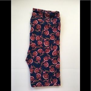 LuLaRoe Tall & Curvy Leggings